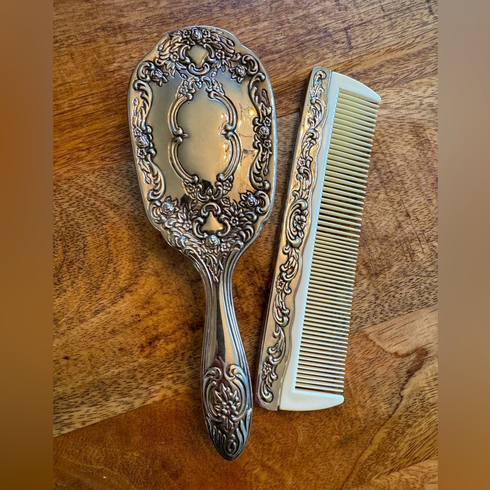 SOLD⚫️Vintage Art Deco Repousse Silver Plated Intricate BRUSH/COMB Set Heavy